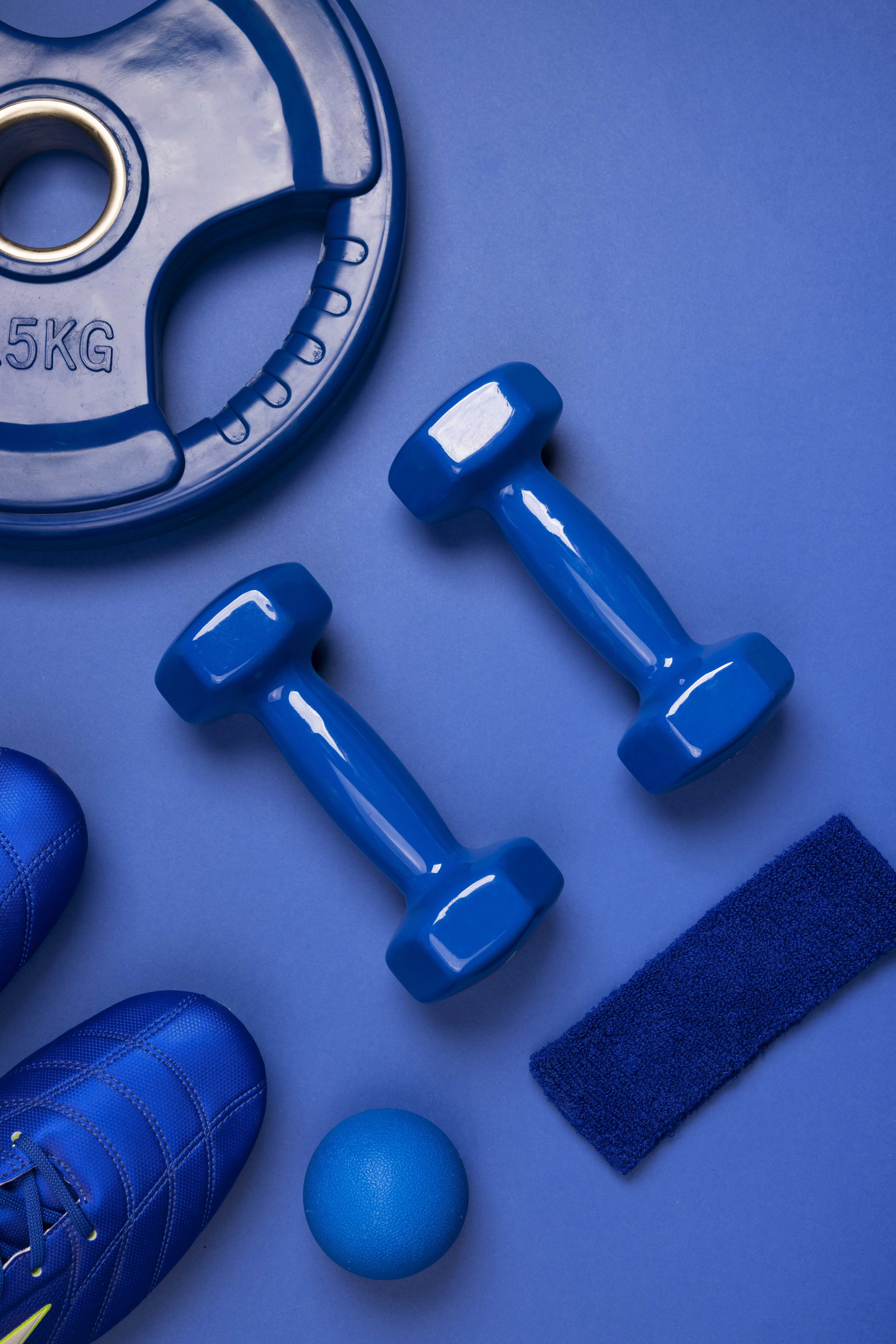 top-view-perfectly-ordered-fitness-items