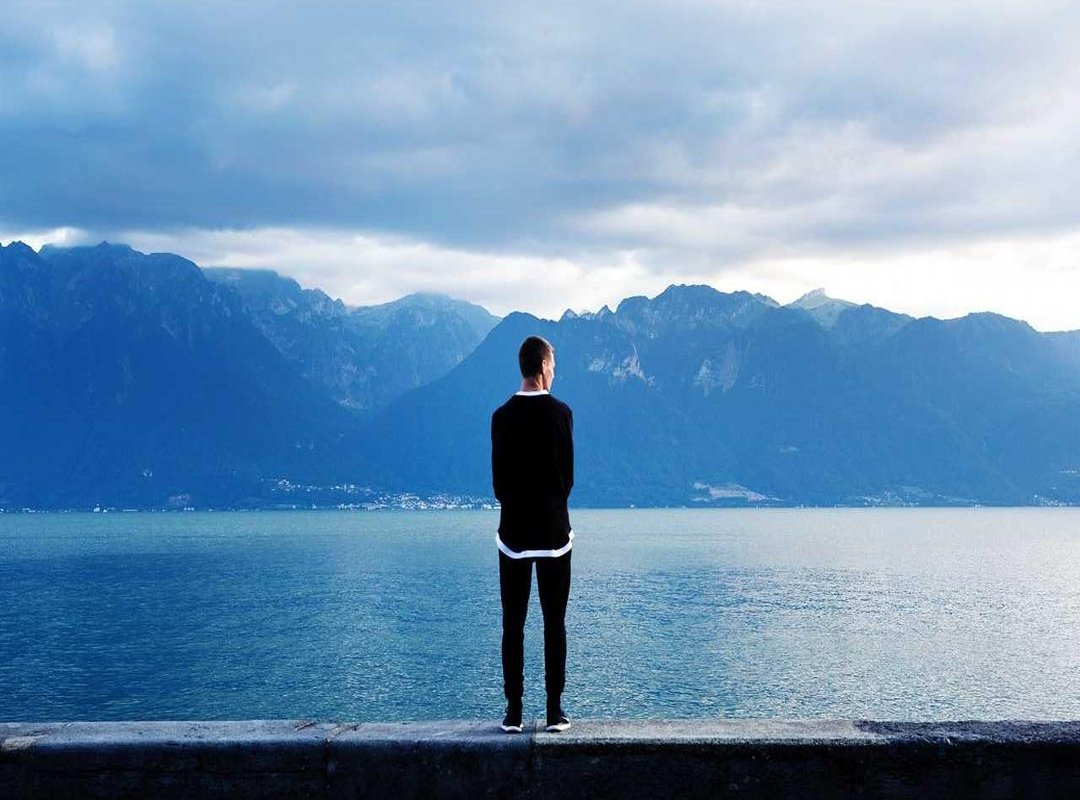 Free vs. Premium Wallpapers: Is It Worth Paying for a Better Look?